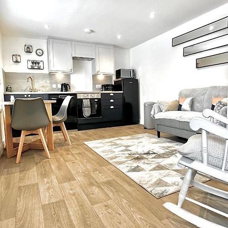 Central, Stylish - 2 Bed Property, The Stable @ Warrenfield, Free Wifi & Parking أوركني المظهر الخارجي الصورة