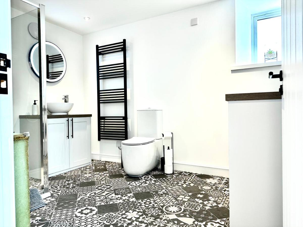 Central, Stylish - 2 Bed Property, The Stable @ Warrenfield, Free Wifi & Parking أوركني المظهر الخارجي الصورة
